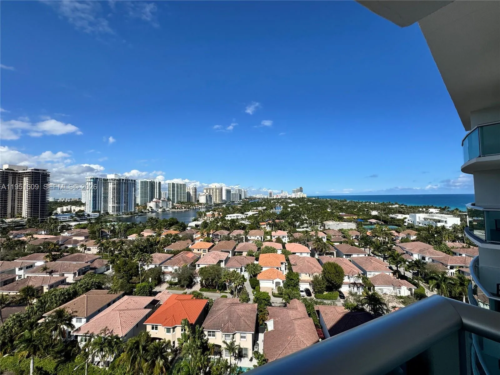 1 bedroom 1 bath for sale at 19370 Collins Ave # 1520, Sunny Isles Beach FL 33160