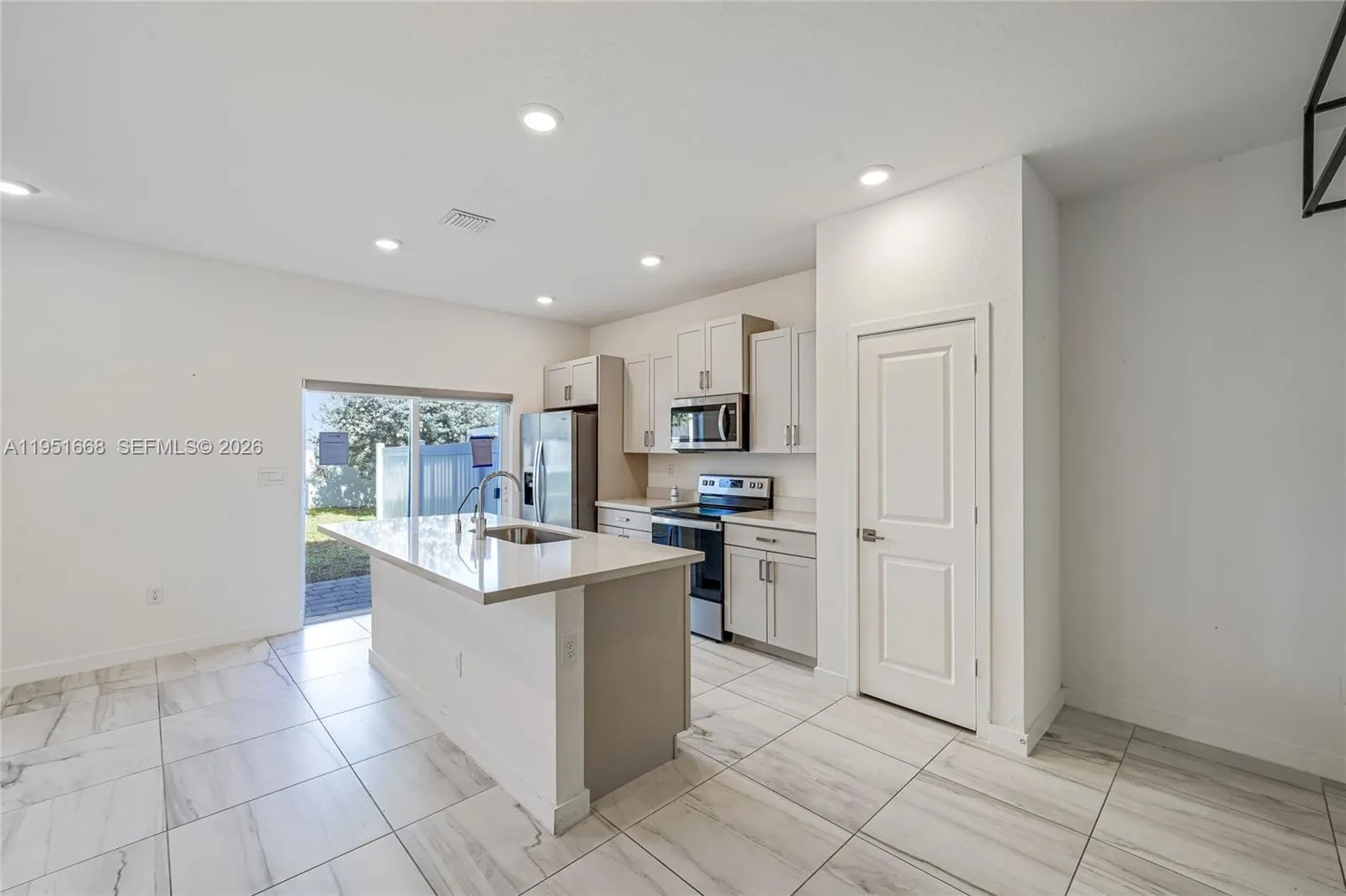 767 SE 18th St, Homestead FL 33034