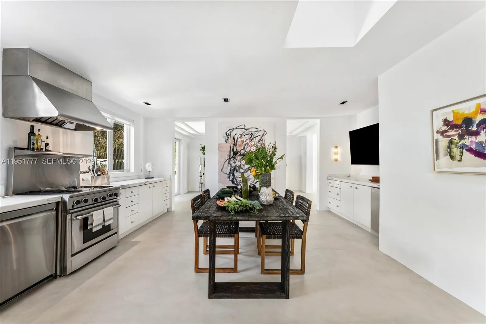 3325 Pine Tree Dr, Miami Beach FL 33140