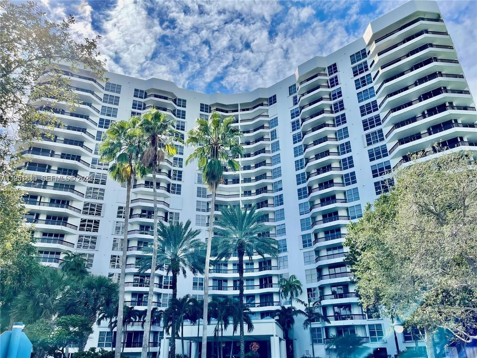 3600 Mystic Pointe Dr # 1117, Aventura FL 33180