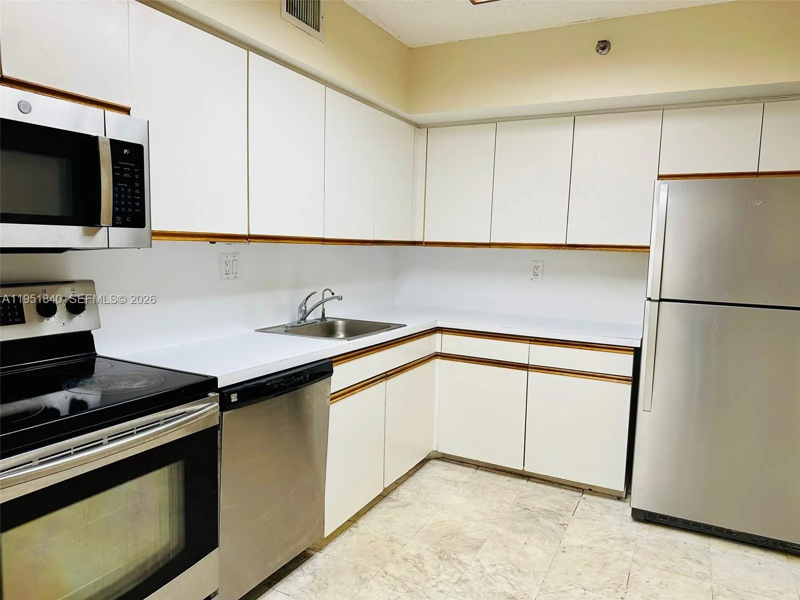 3600 Mystic Pointe Dr # 1117, Aventura FL 33180