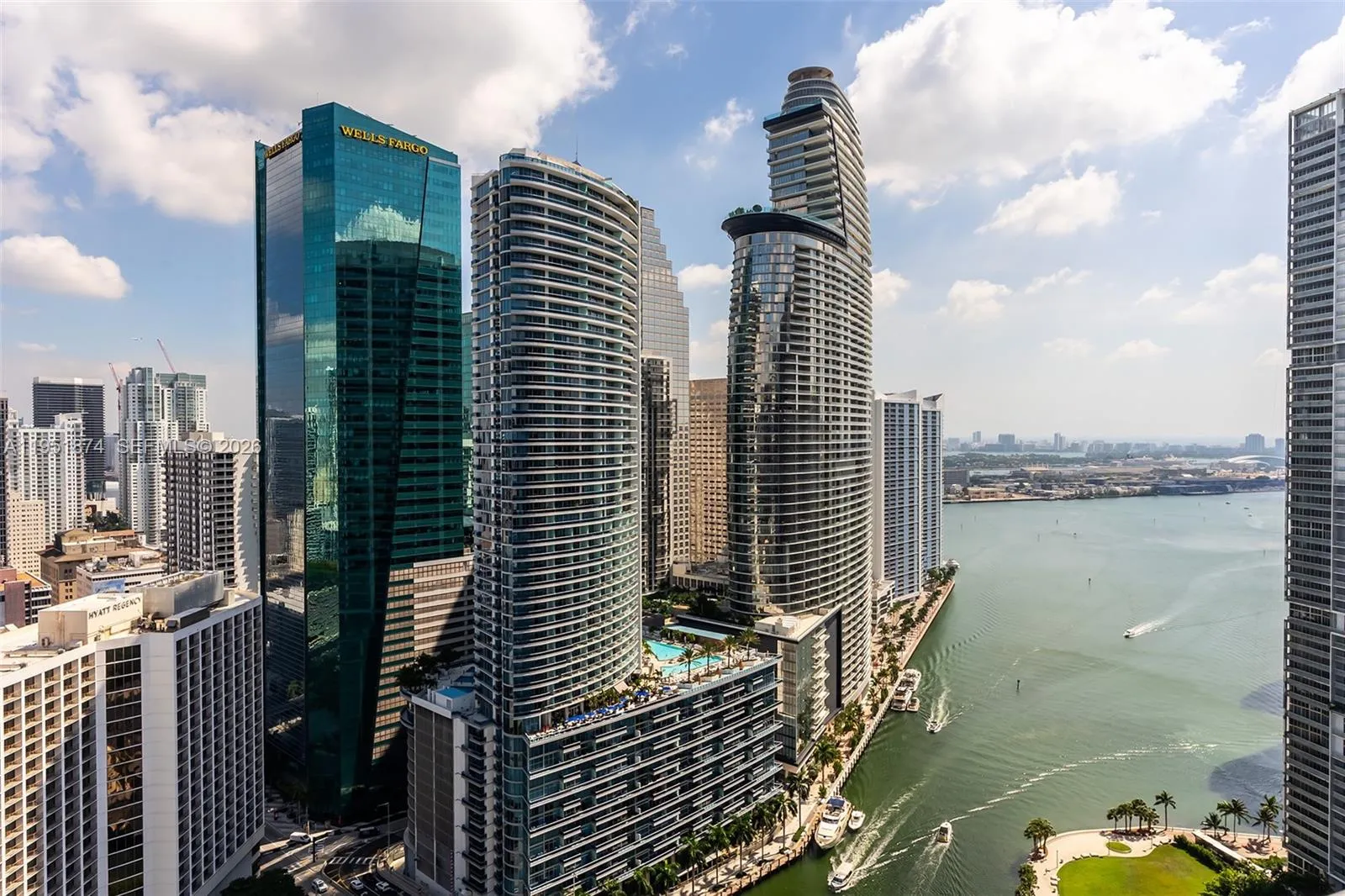 1 bedroom 1 bath for sale at 77 SE 5th ST # 2615, Miami FL 33131
