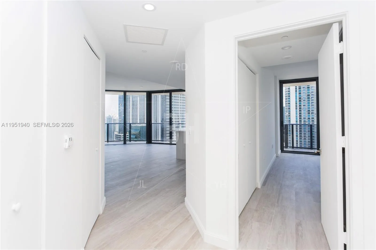 45 SW 9 ST # 1603, Miami FL 33130