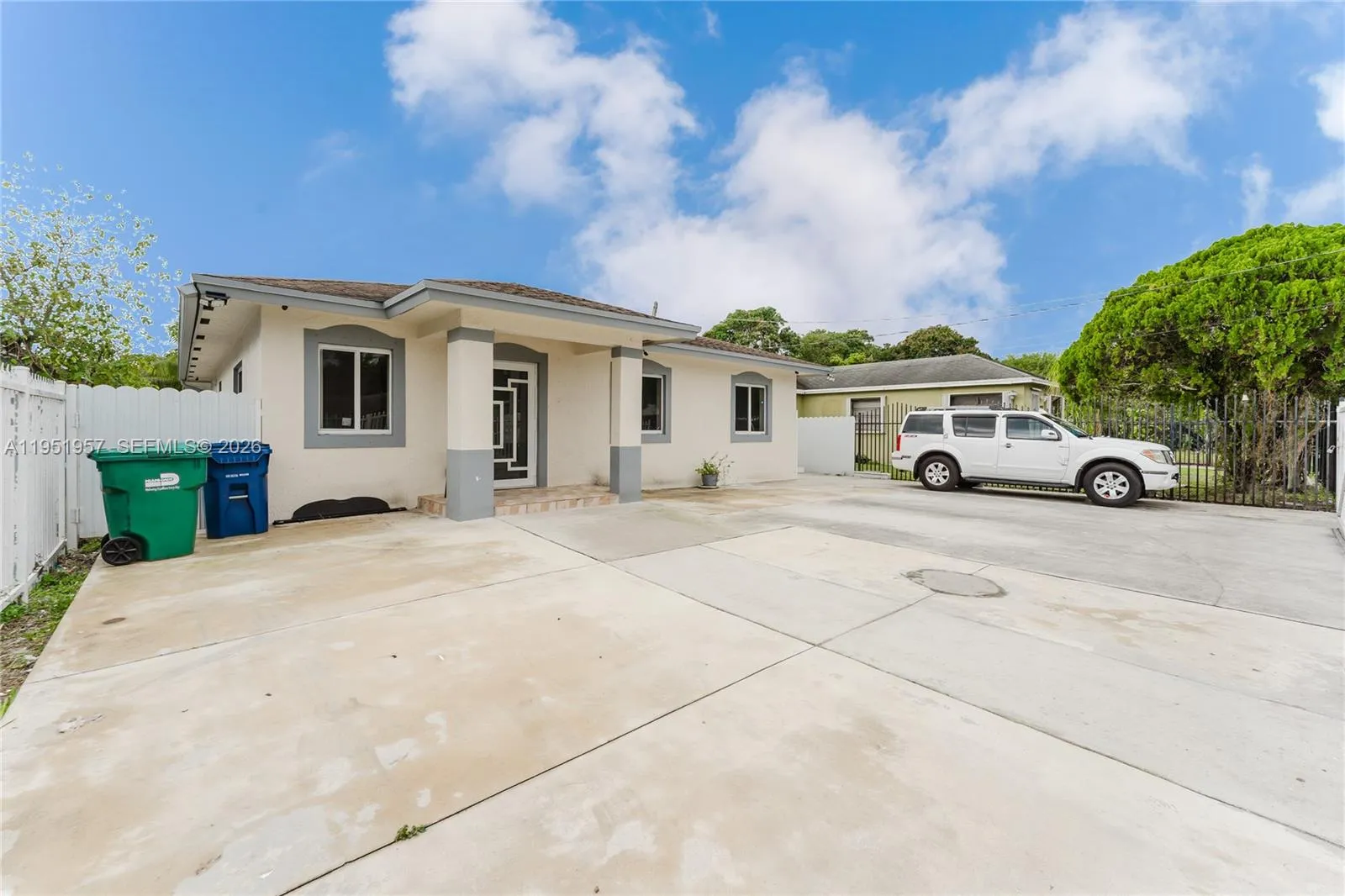 810 NW 112th St, Miami FL 33168