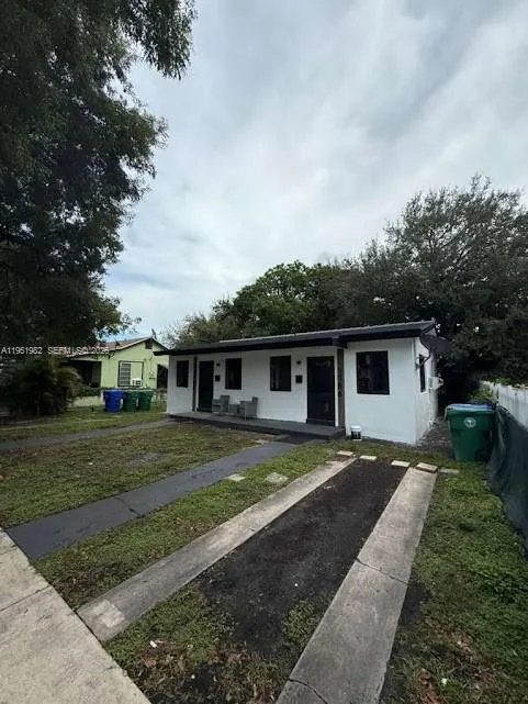 1786 NW 53rd St, Miami FL 33142