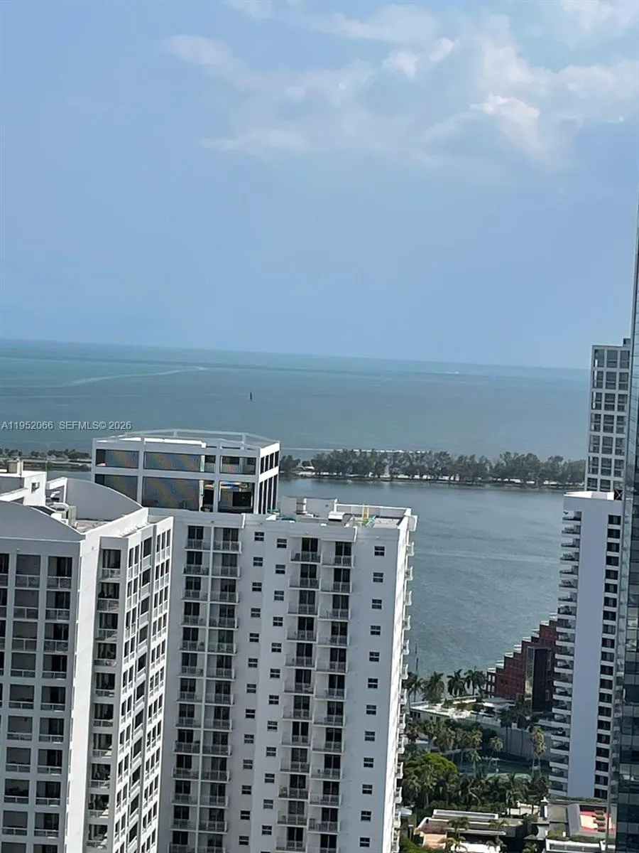 1 bedroom 1 bath for sale at 1200 Brickell Bay Dr # 3921, Miami FL 33131
