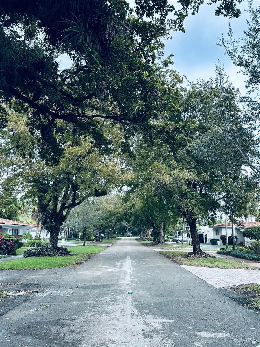 1430 N Baracoa Ave, Coral Gables FL 33146