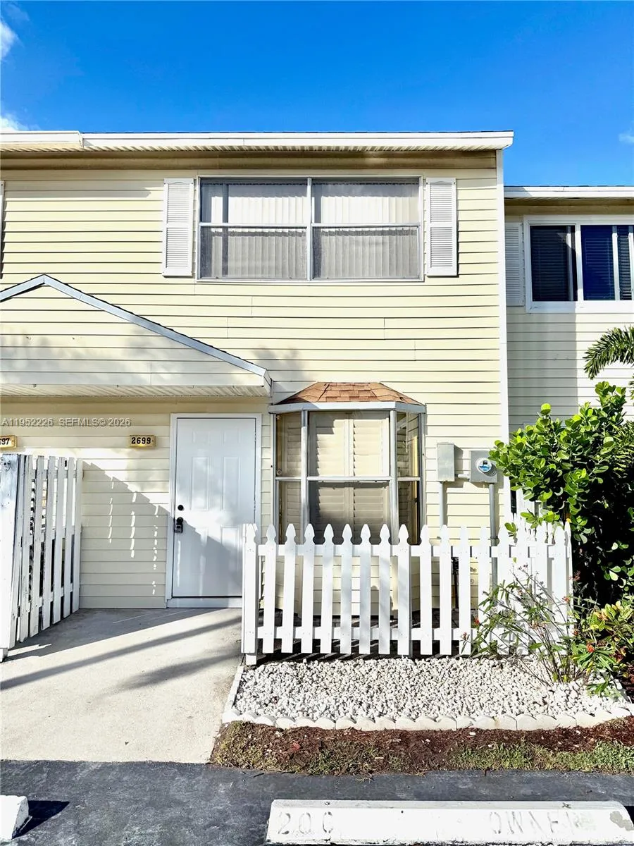 2 bedroom 2 bath for sale at 2699 NE 15th St, Pompano Beach FL 33062