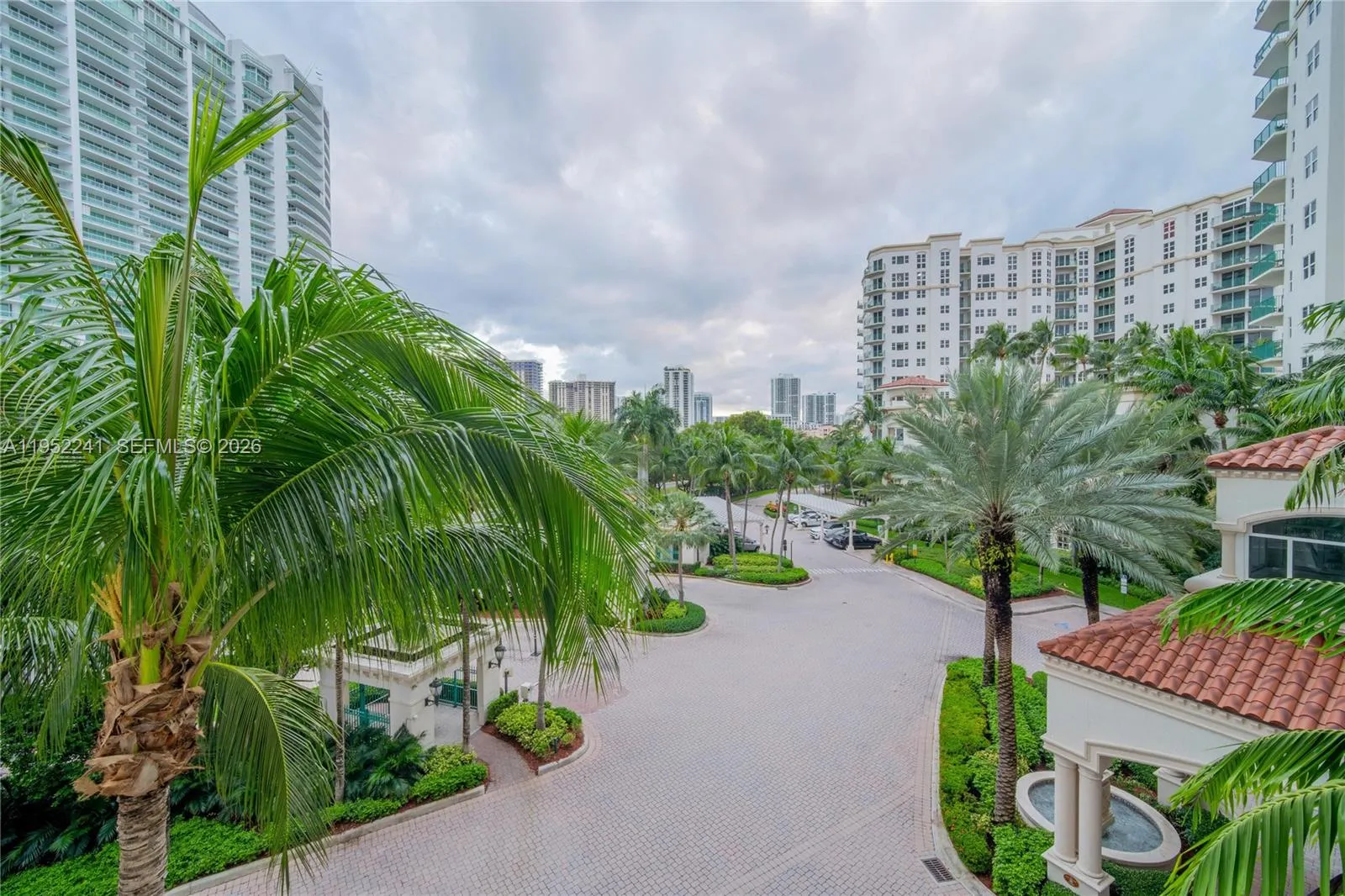 20000 E Country Club Dr # 409, Aventura FL 33180