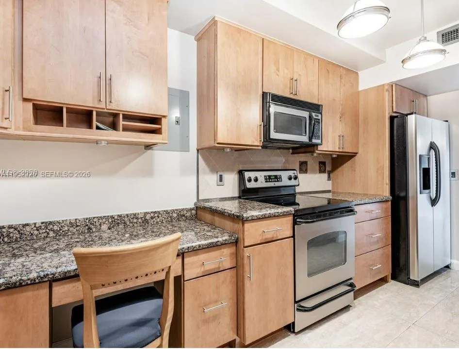 4001 Hillcrest Dr # 914, Hollywood FL 33021