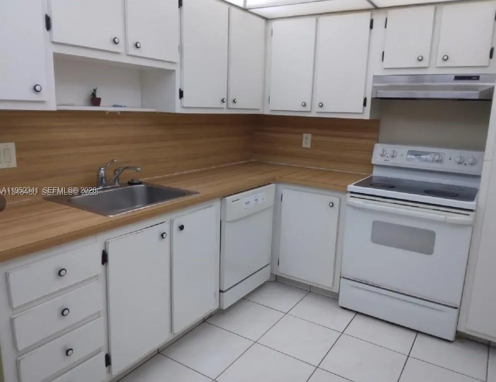 1300 Saint Charles Pl, Pembroke Pines FL 33026