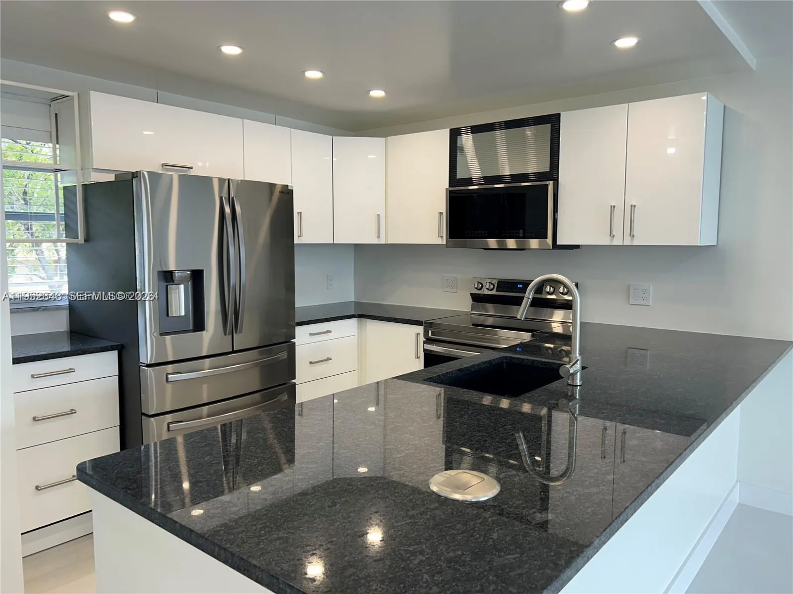 3550 NE 169th St # 304, North Miami Beach FL 33160