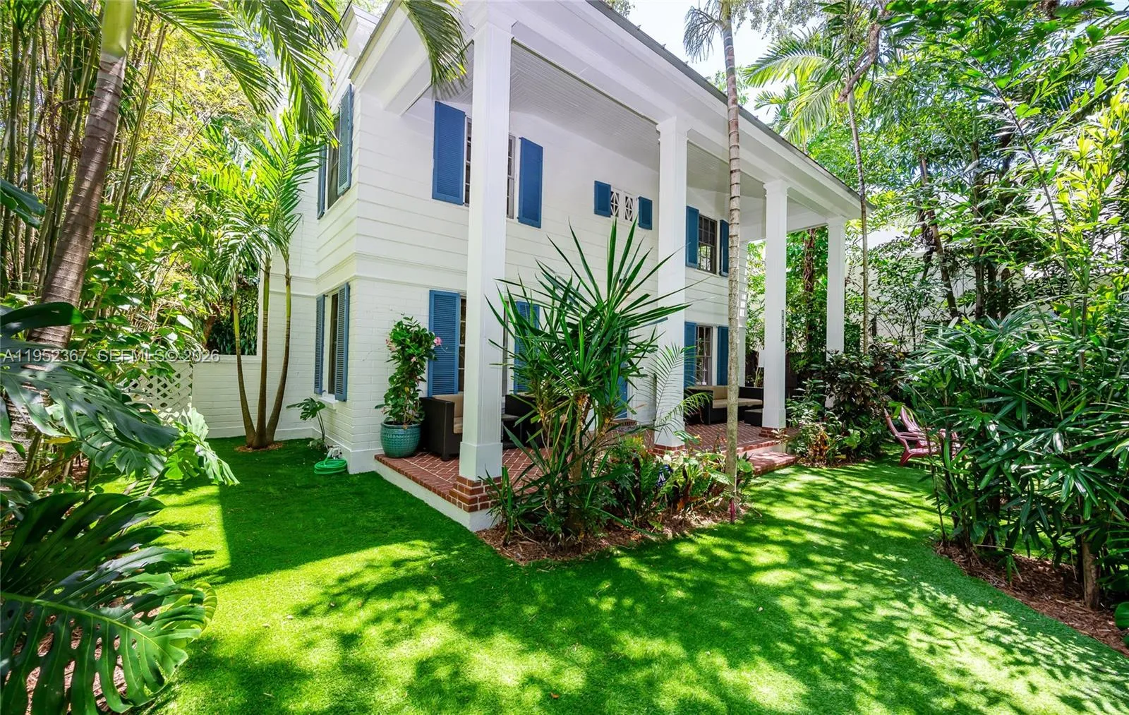 3 bedroom 2 bath for sale at 3569 Avocado Ave, Coconut Grove FL 33133