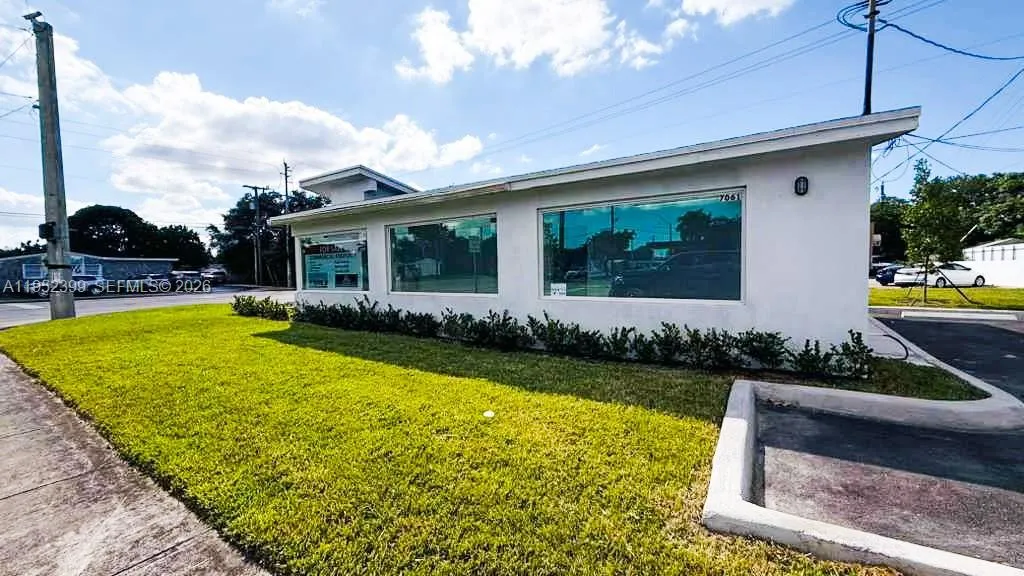 7061 Taft St, Hollywood FL 33024
