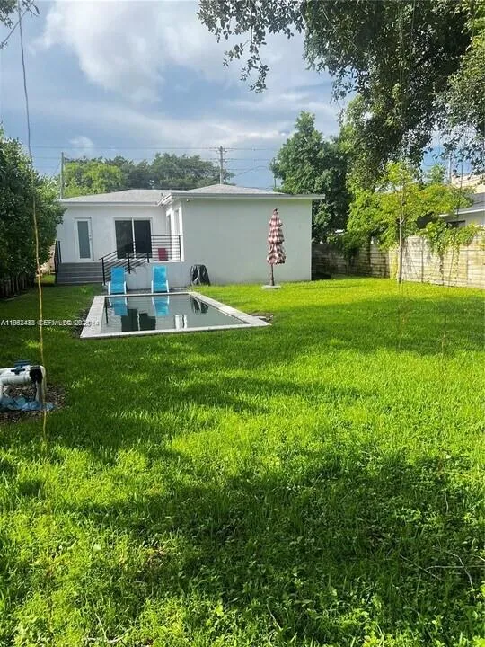 15 NW 52nd St, Miami FL 33127