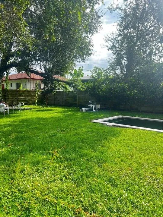 15 NW 52nd St, Miami FL 33127