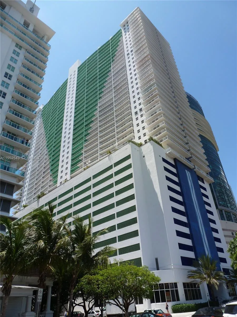 2 bedroom 1 bath for sale at 1200 Brickell Bay Dr # 1712, Miami FL 33131
