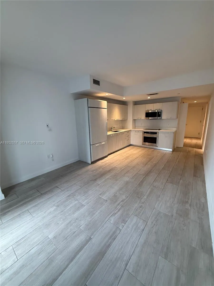 1 bedroom 1 bath for sale at 45 SW 9th St # 1004, Miami FL 33130