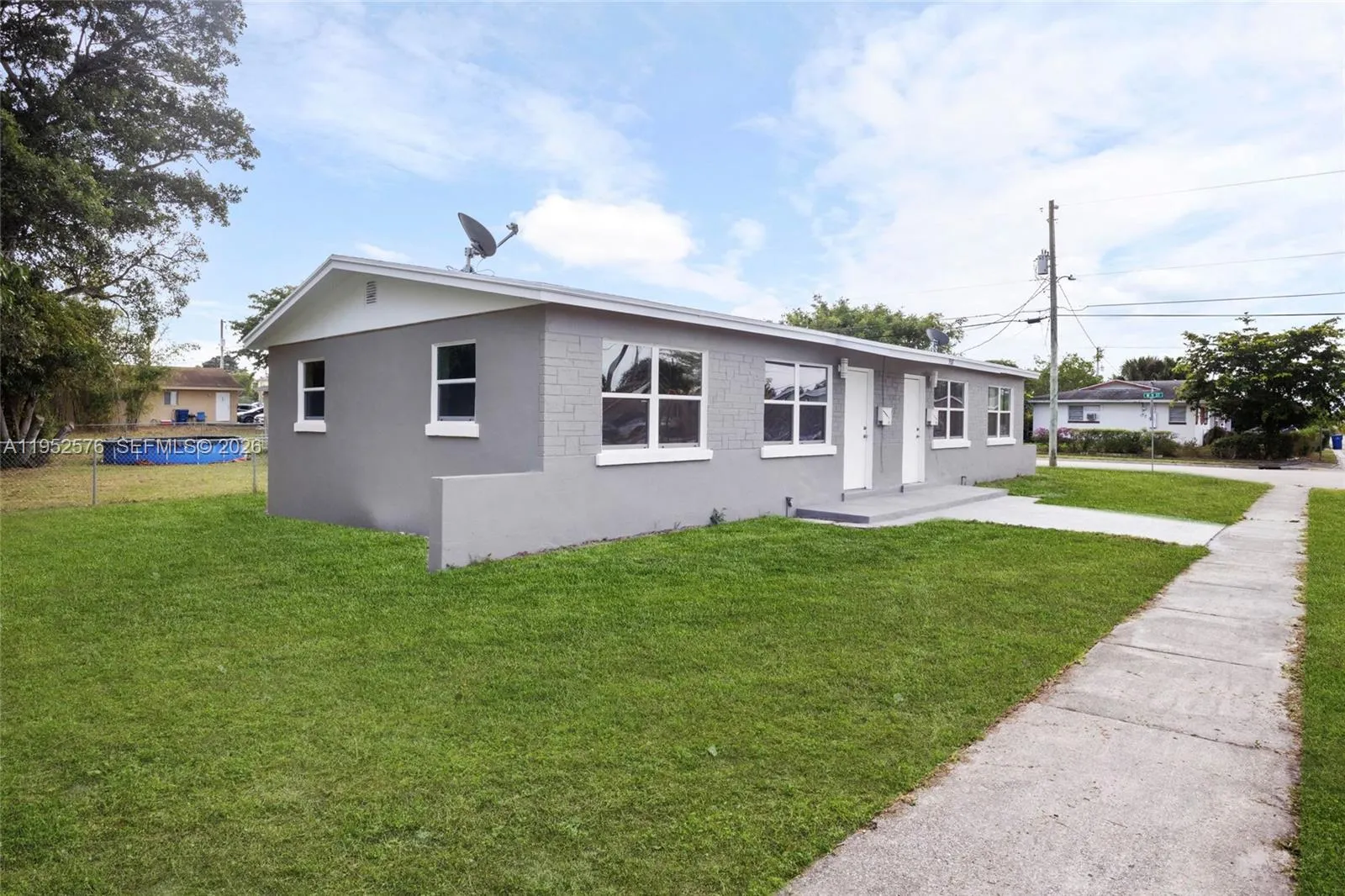 968 W 9th St, Riviera Beach FL 33404