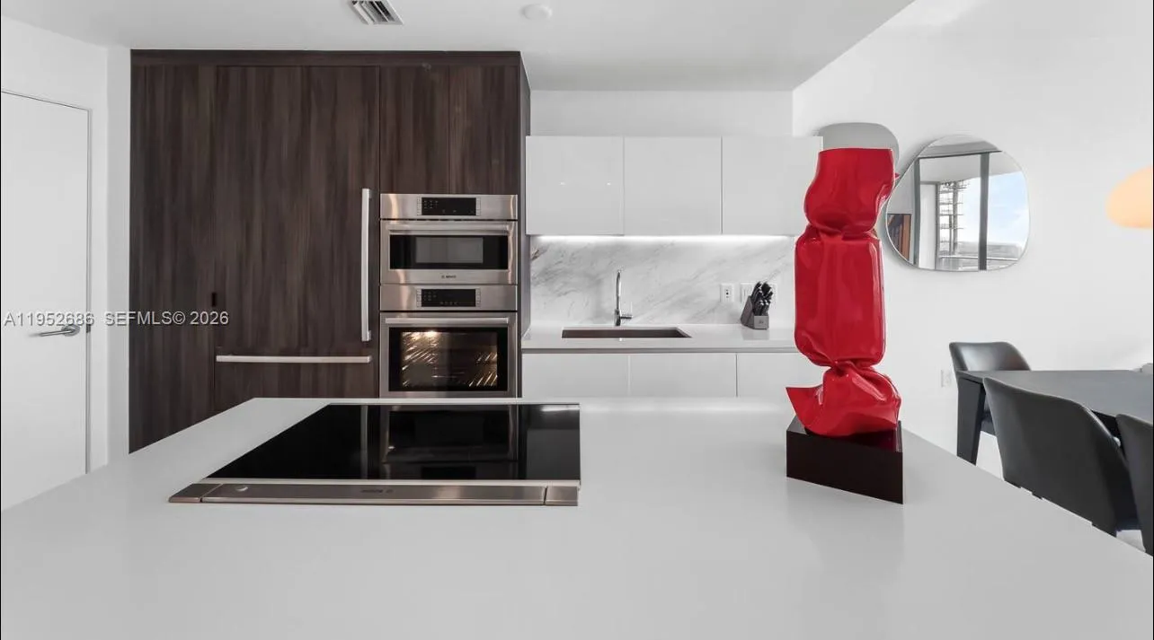 851 NE 1st Ave # 1606, Miami FL 33132