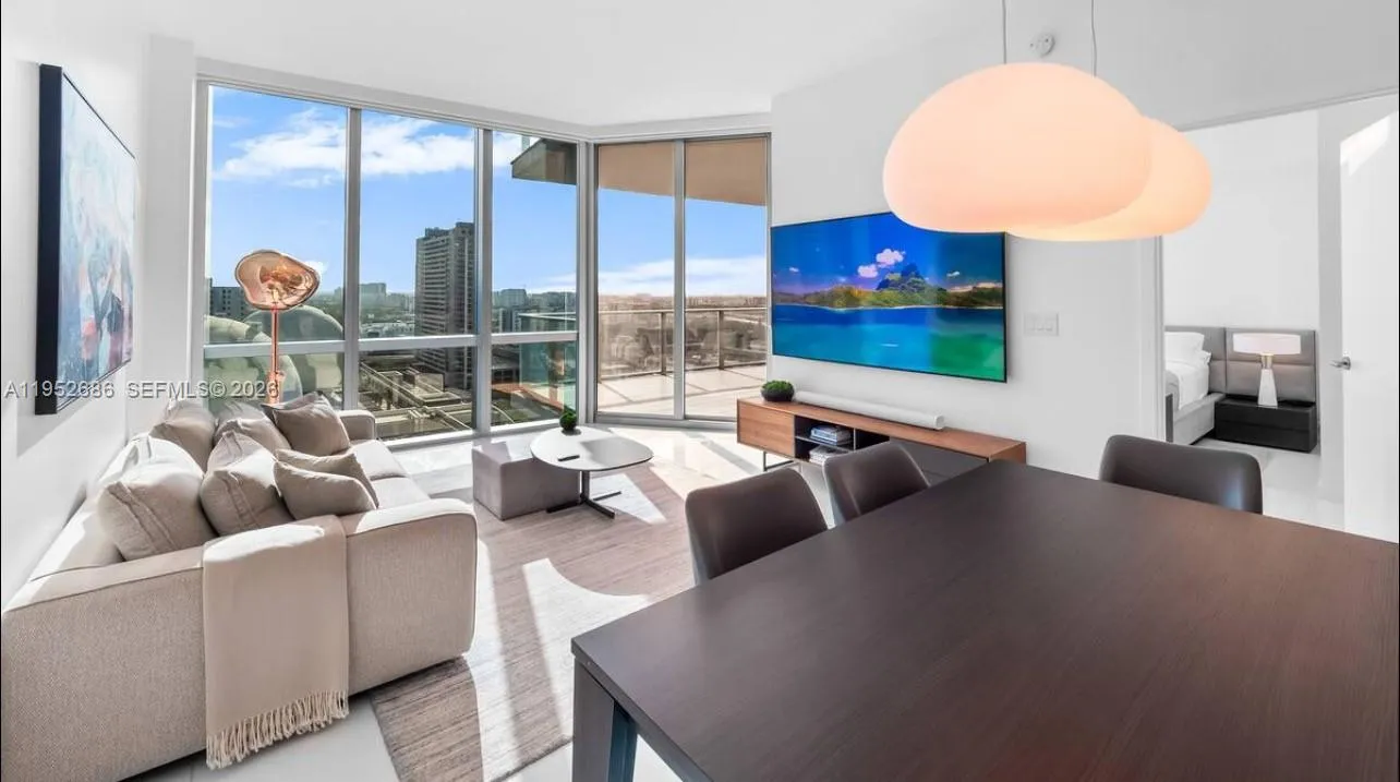 851 NE 1st Ave # 1606, Miami FL 33132