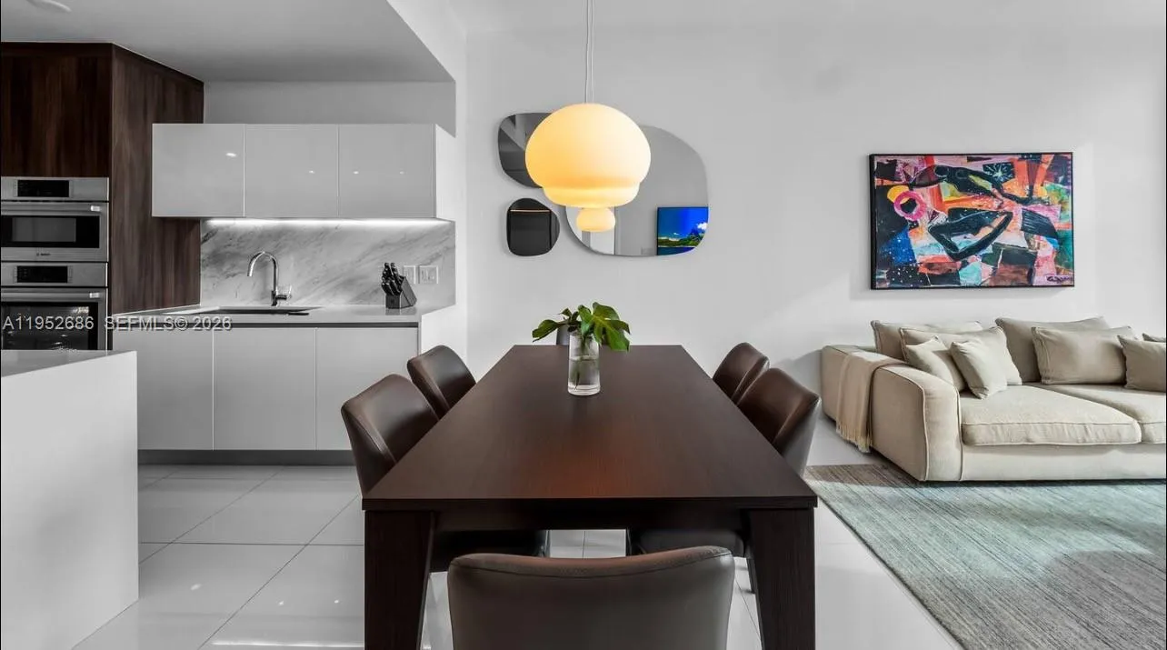 851 NE 1st Ave # 1606, Miami FL 33132