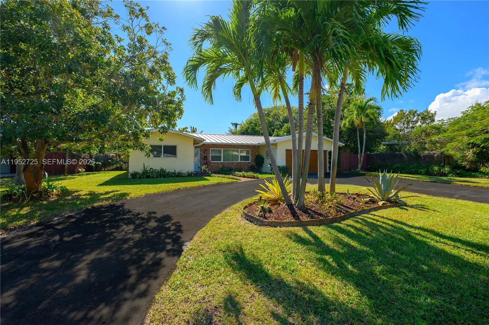 550 NE 5th St, Pompano Beach FL 33060