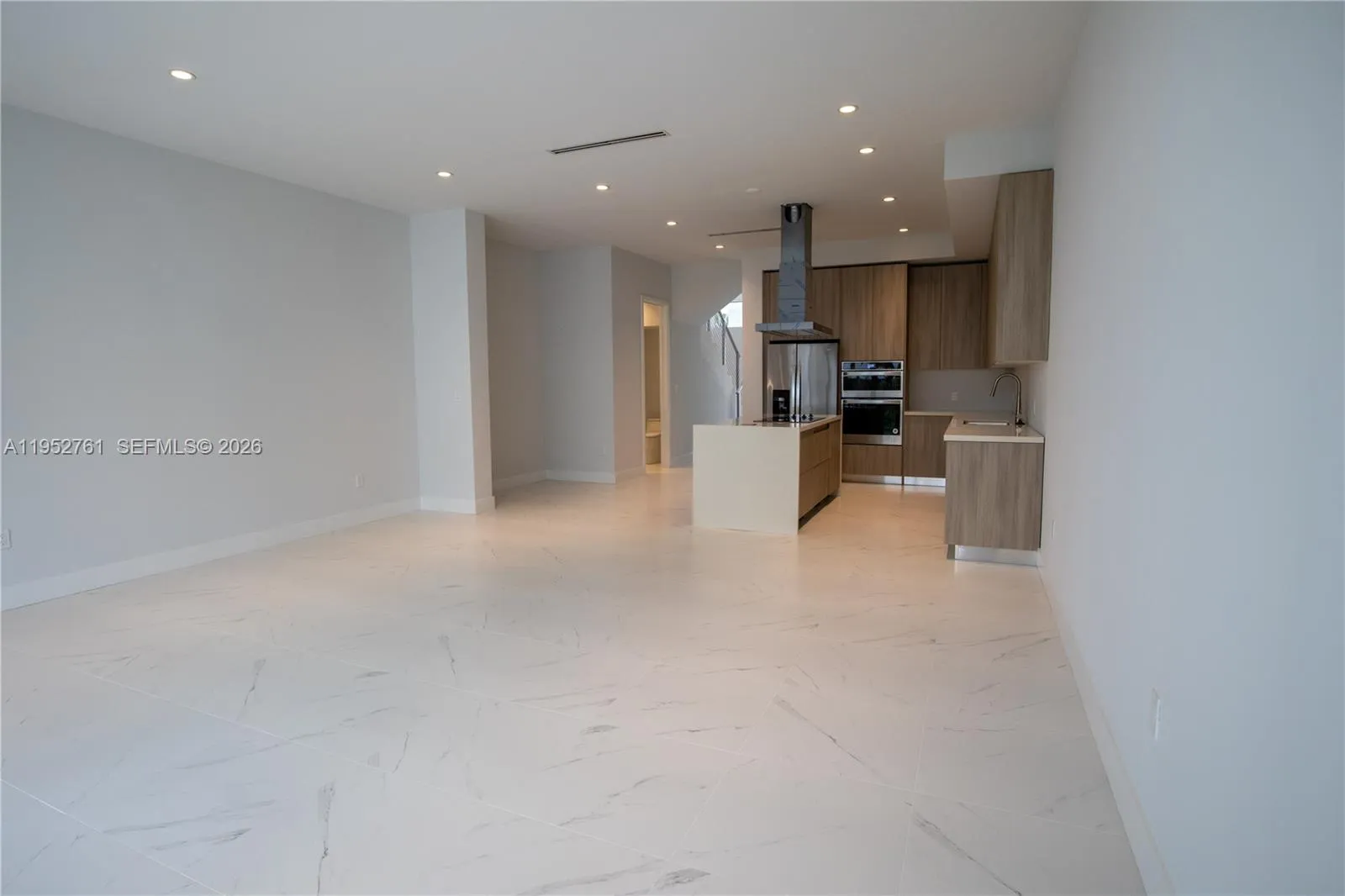 3374 Day Ave, Miami FL 33133