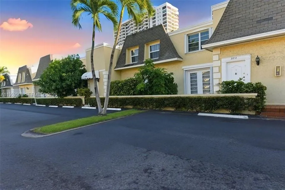 3 bedroom 2 bath for sale at 2217 NE 7th St # 21, Hallandale Beach FL 33009