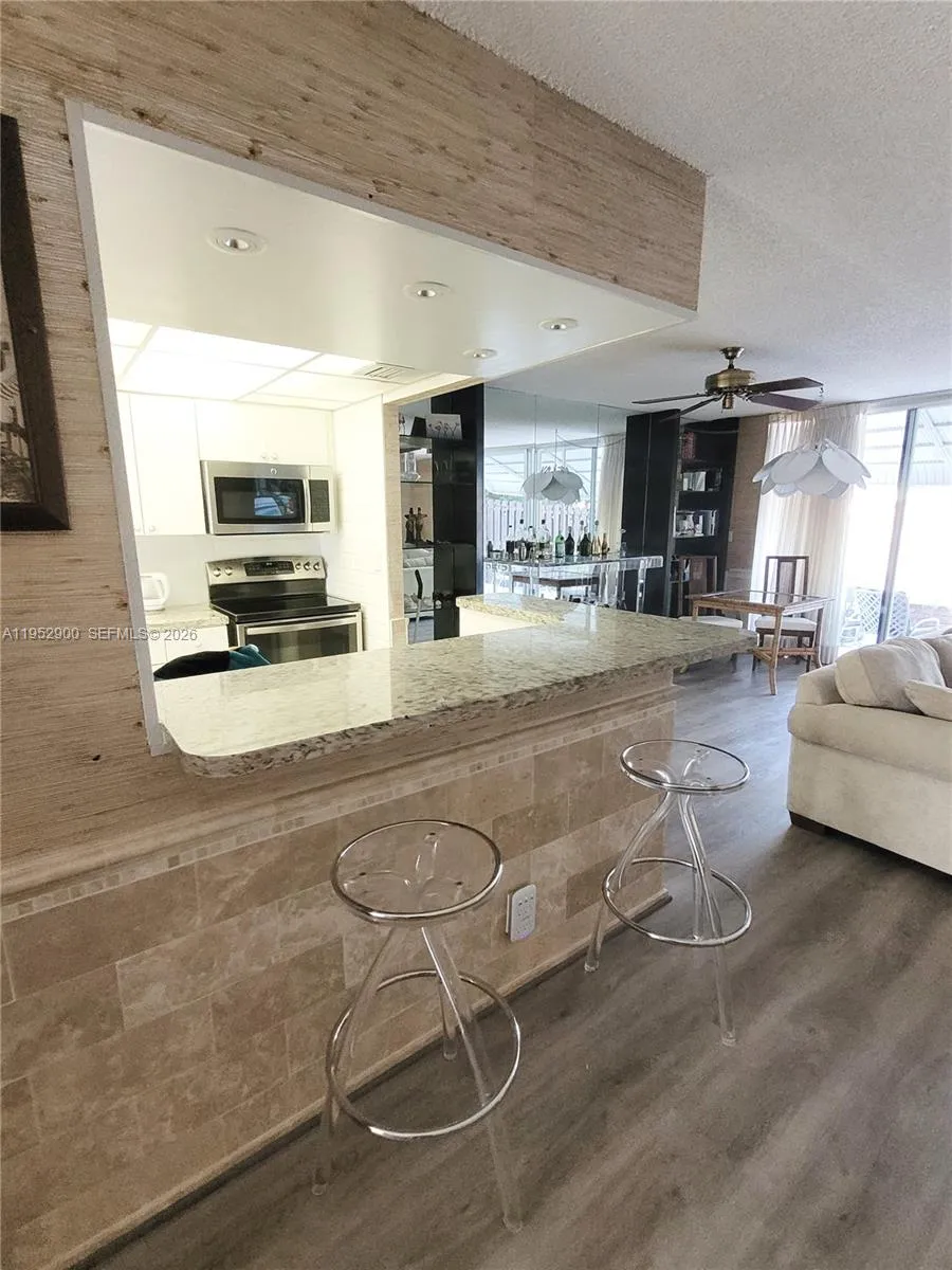 2217 NE 7th St # 21, Hallandale Beach FL 33009