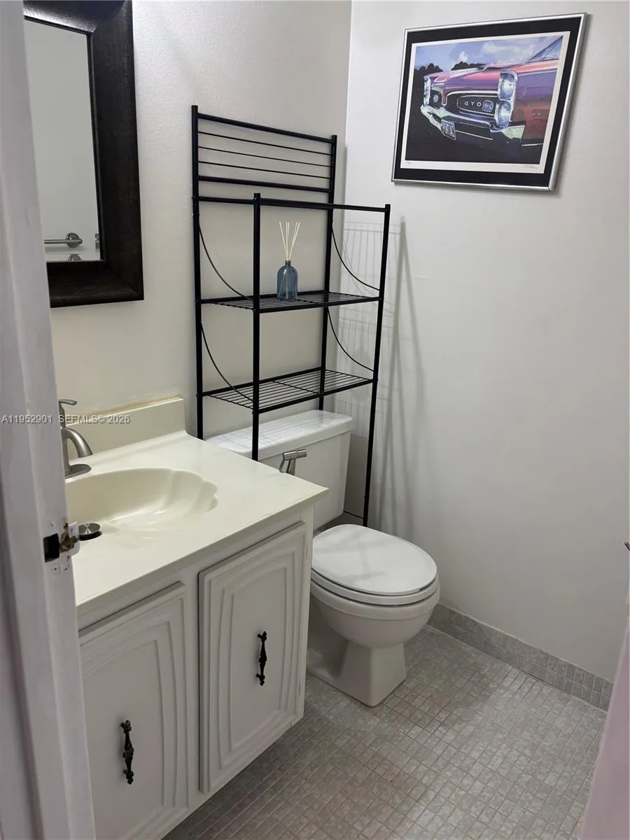 800 Parkview Dr # 823, Hallandale Beach FL 33009