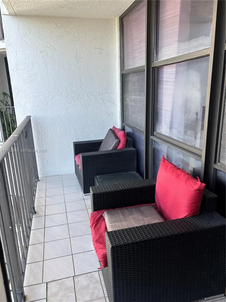 800 Parkview Dr # 823, Hallandale Beach FL 33009