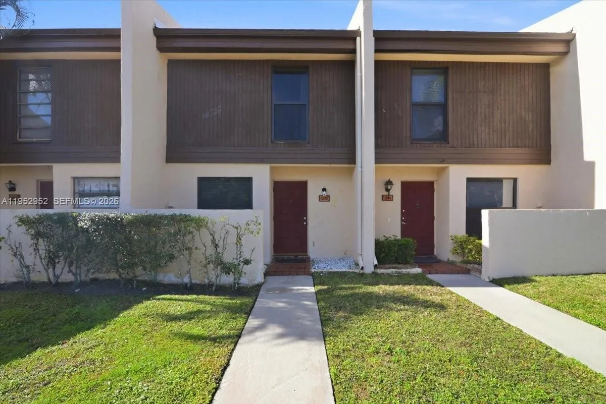2 bedroom 2 bath for sale at 1270 NW 99th Ave # 60, Pembroke Pines FL 33024