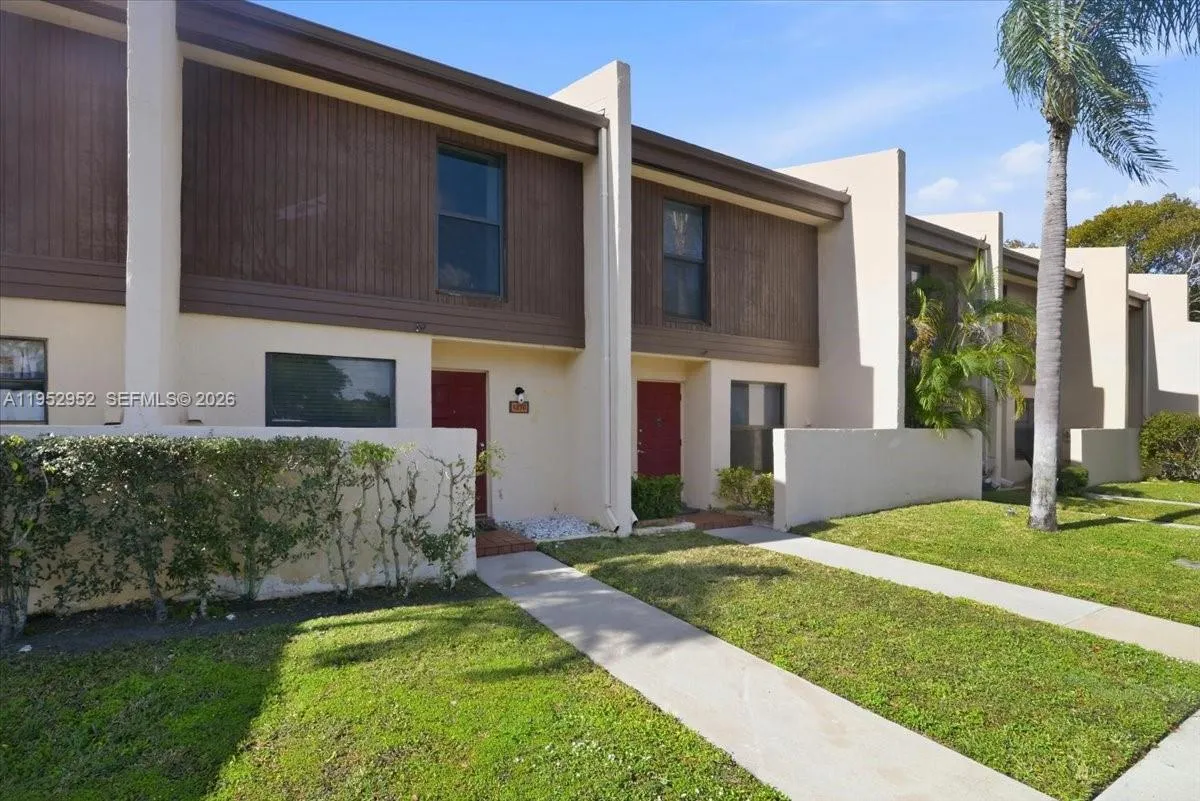 1270 NW 99th Ave # 60, Pembroke Pines FL 33024
