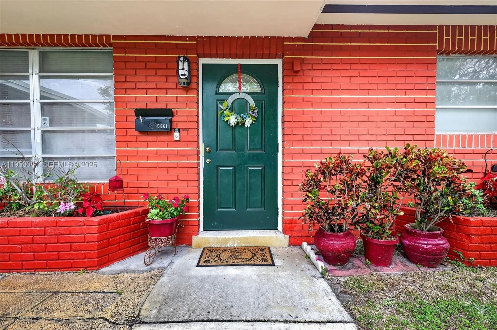 6861 SW 1st Ct, Pembroke Pines FL 33023