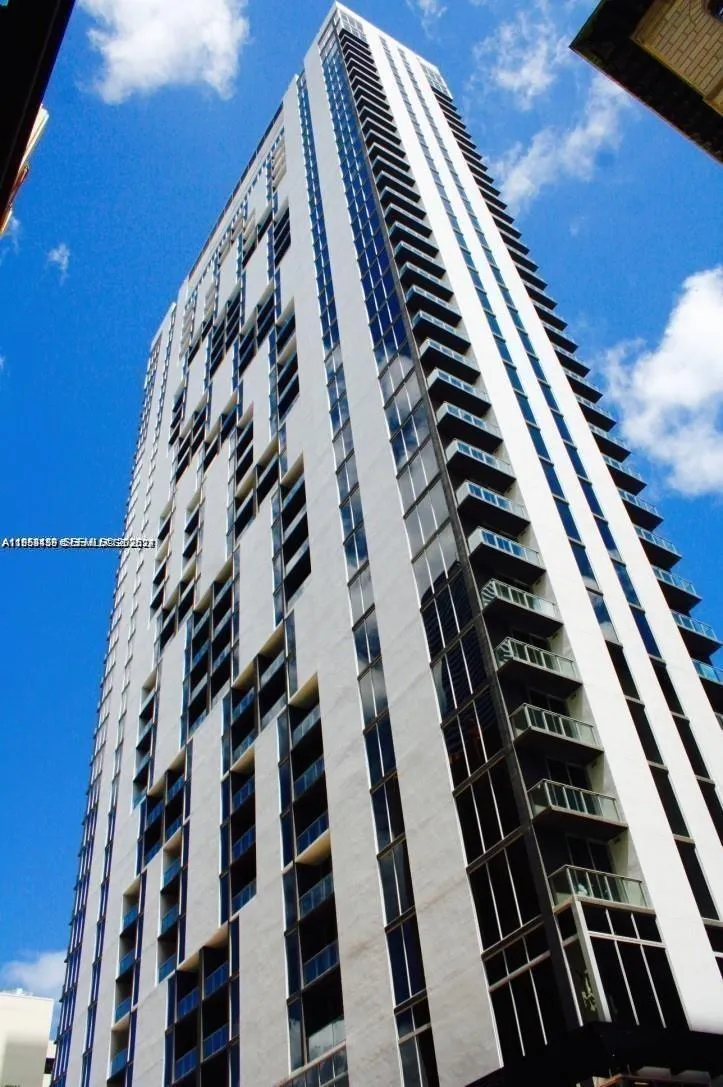 1 bedroom 1 bath for sale at 151 SE 1st St # 1207, Miami FL 33131