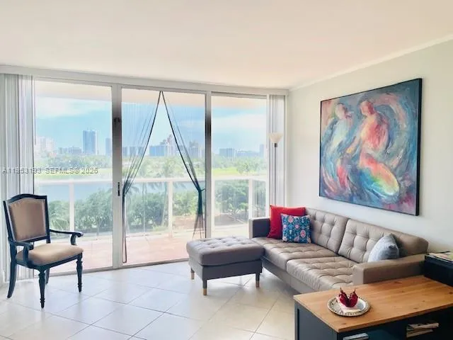 3675 N Country Club Dr # 708, Aventura FL 33180