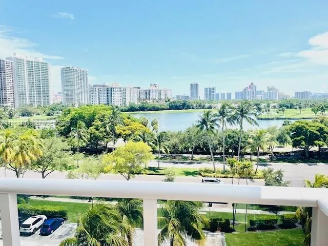 3675 N Country Club Dr # 708, Aventura FL 33180