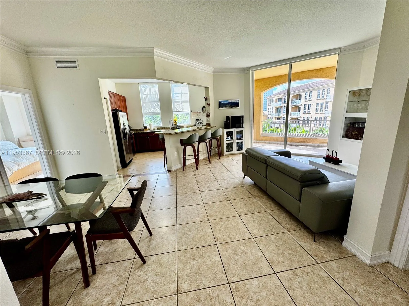 2 bedroom 2 bath for sale at 3001 NE 185th St # 514, Aventura FL 33180