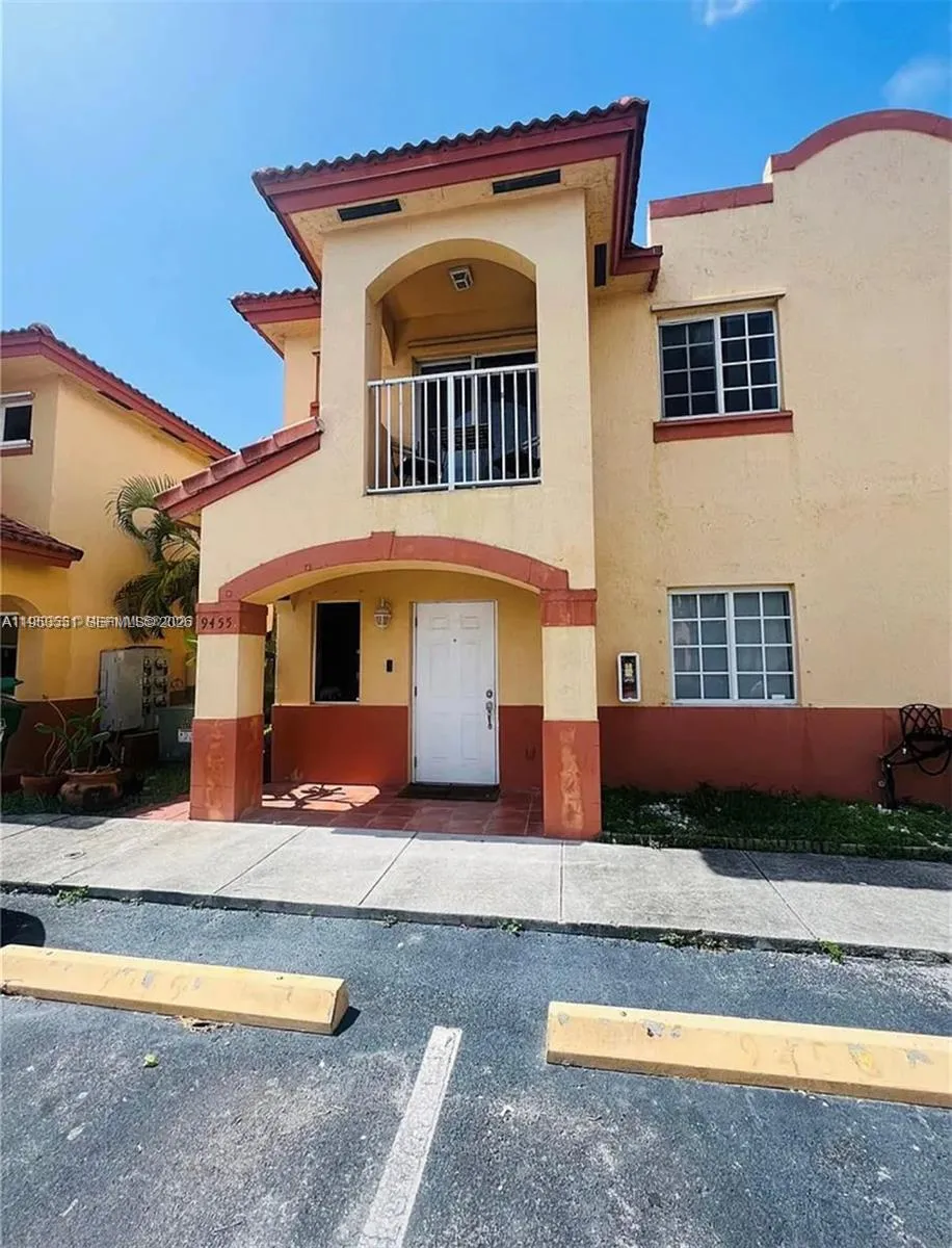 3 bedroom 2 bath for sale at 9455 NW 114th Ln # 8, Hialeah Gardens FL 33018