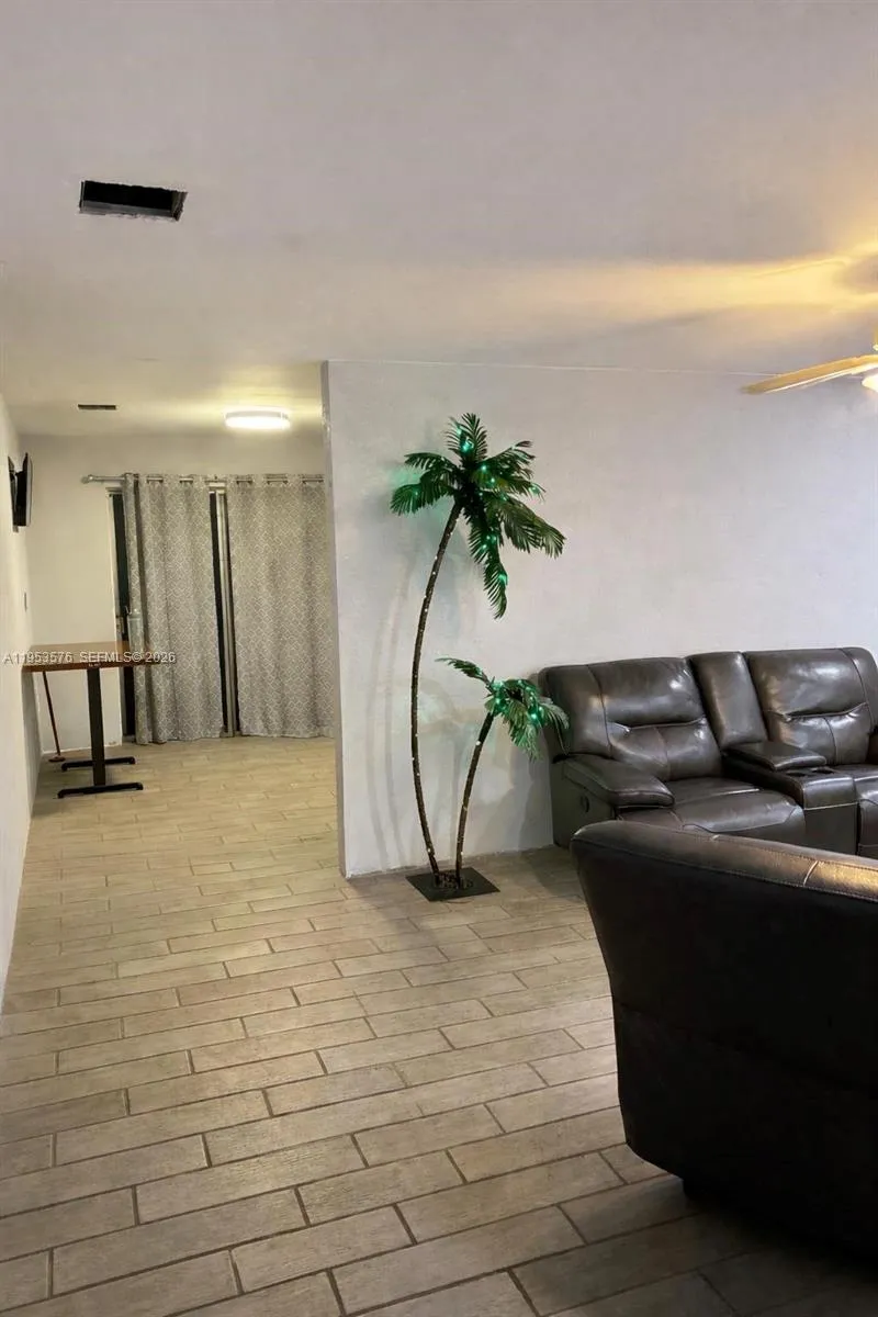 10010 SW 161st St, Miami FL 33157