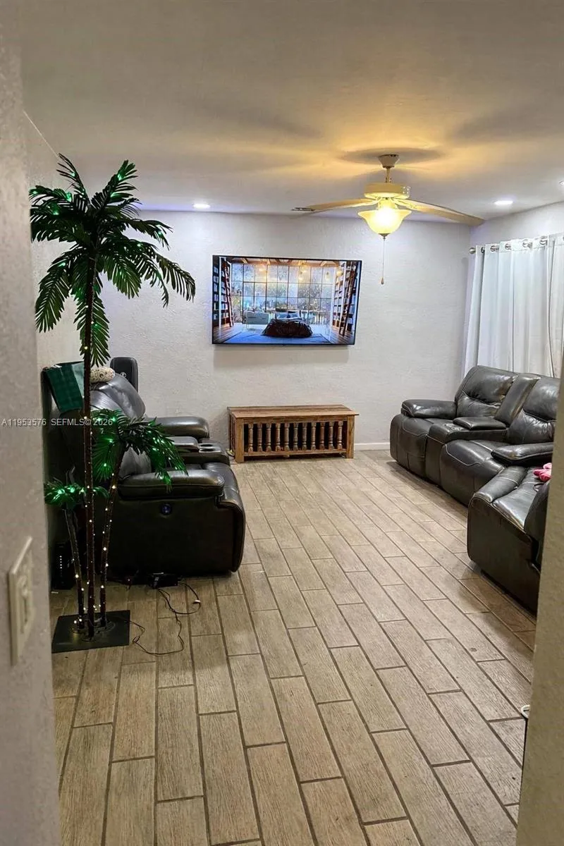 10010 SW 161st St, Miami FL 33157