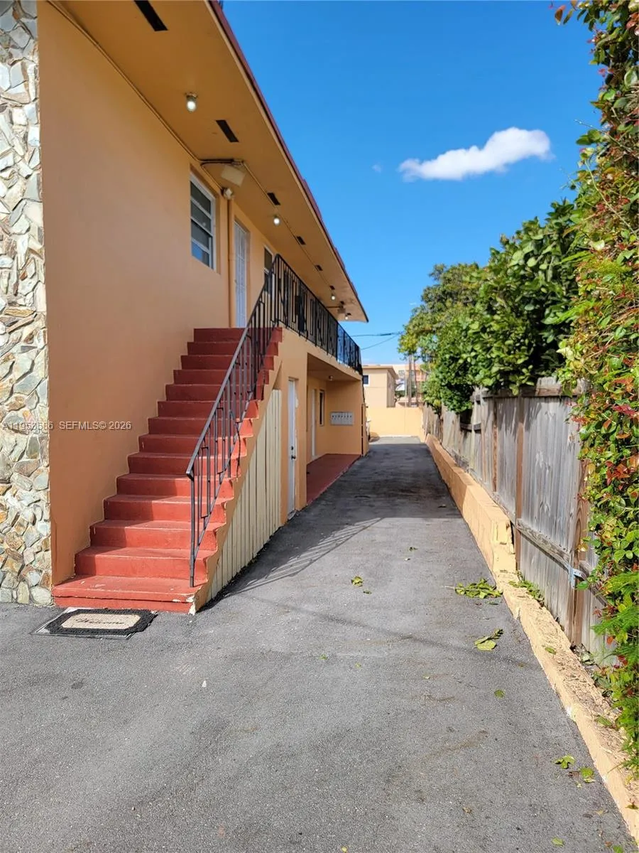 1753 SW 6th St, Miami FL 33135