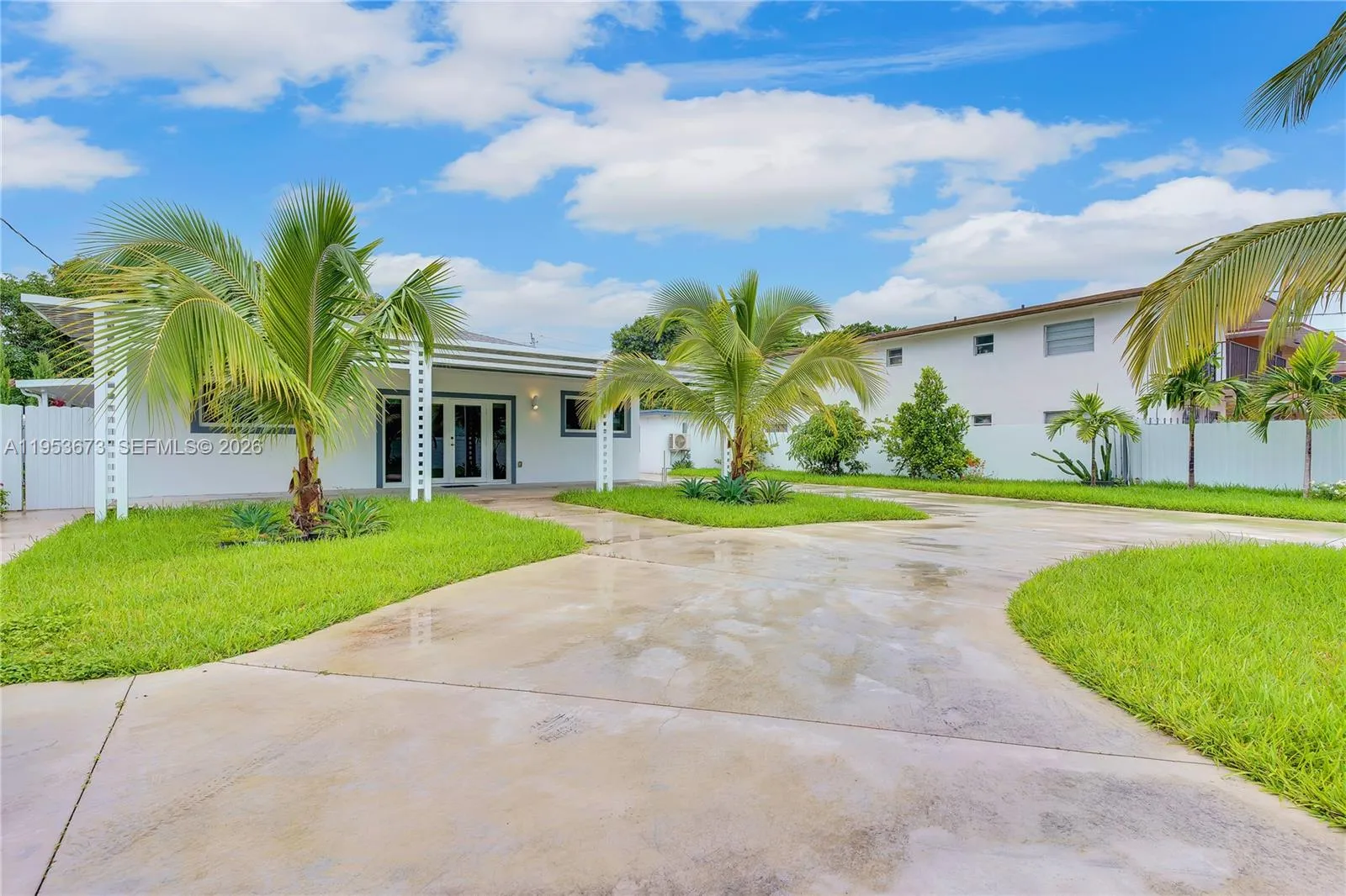 2247 NW 2nd St, Miami FL 33125