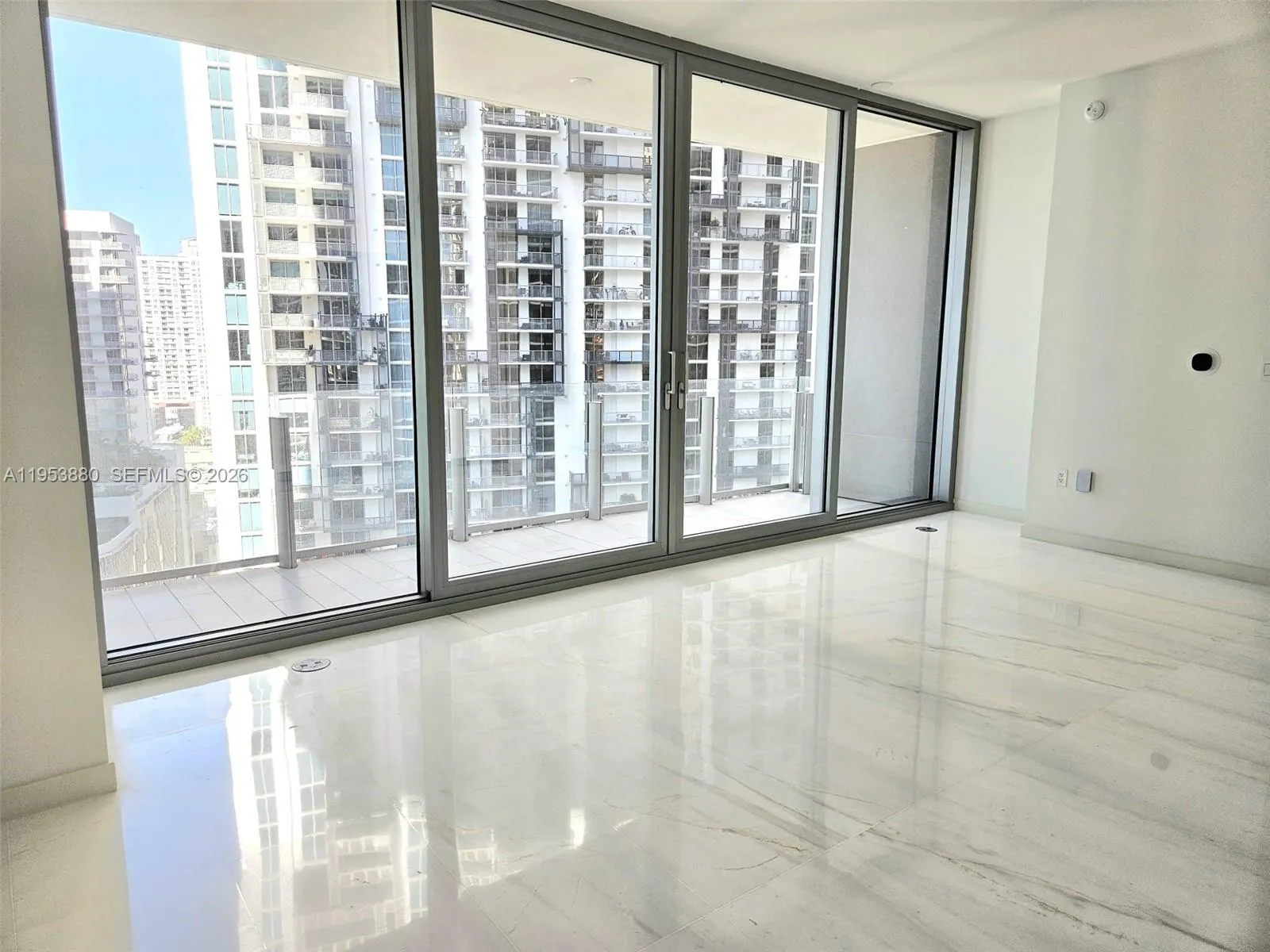 1 bedroom 1 bath for sale at 300 Biscayne Boulevard Way # 2208W, Miami FL 33131