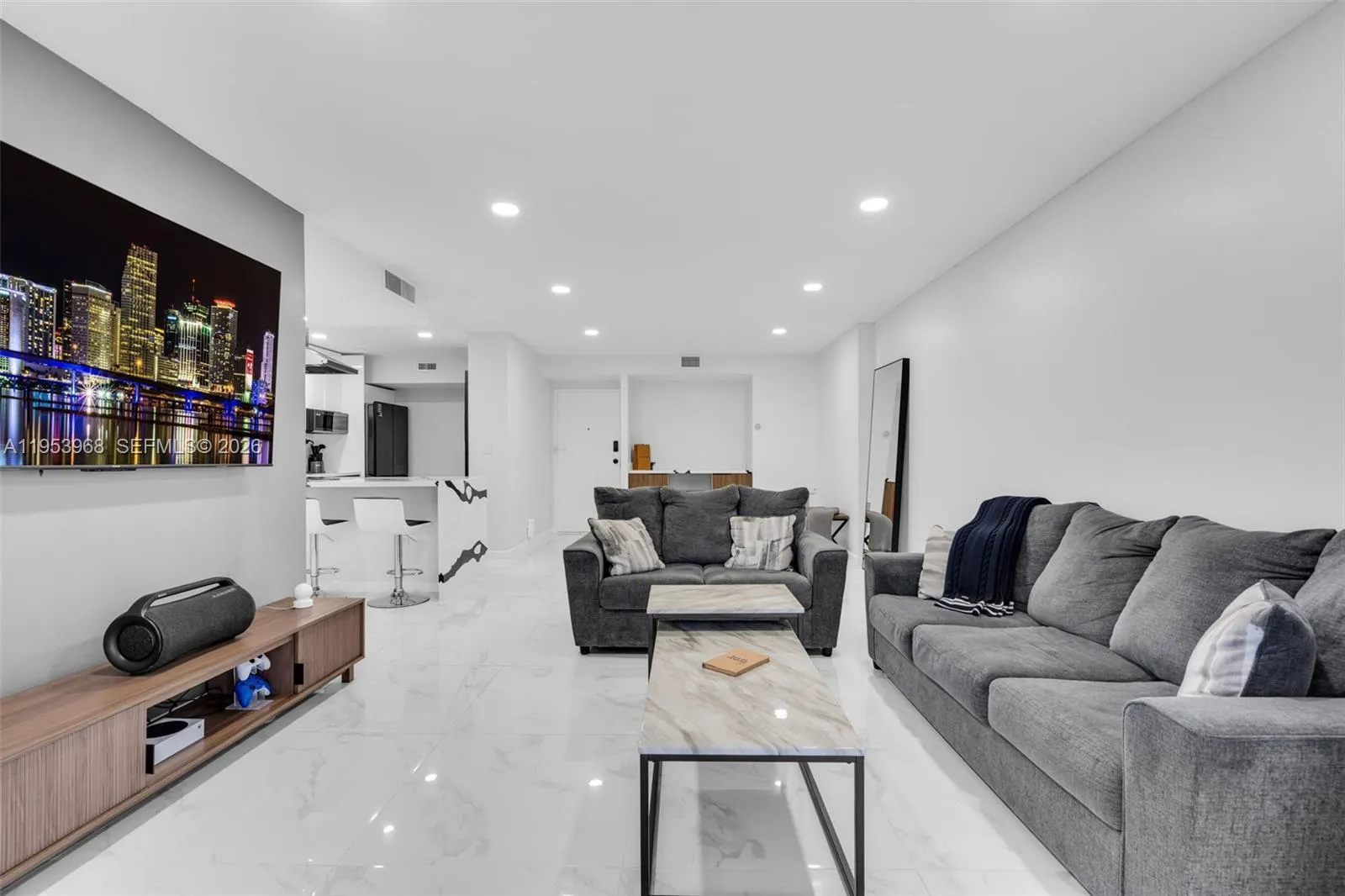 3800 Hillcrest Dr # 203, Hollywood FL 33021