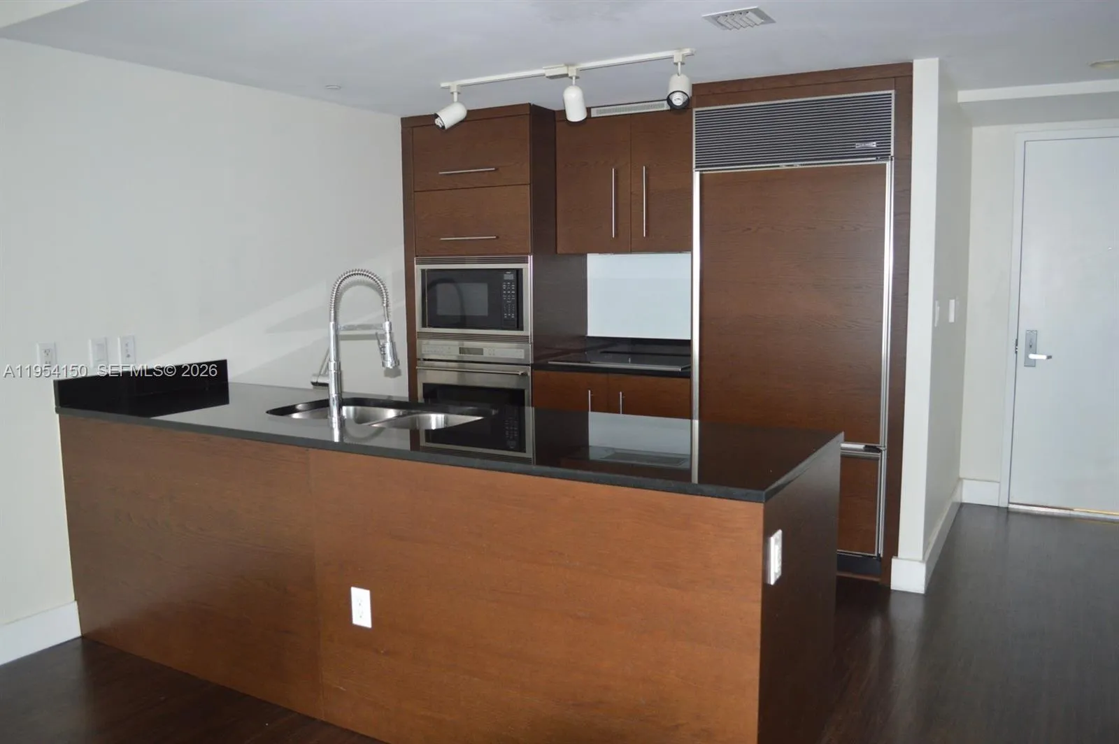 475 Brickell Ave # 1814, Miami FL 33131