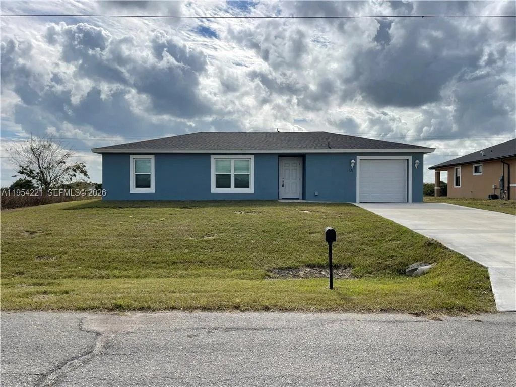 3 bedroom 2 bath Residential for sale at 131 Carousel Ave., La Belle FL 33935