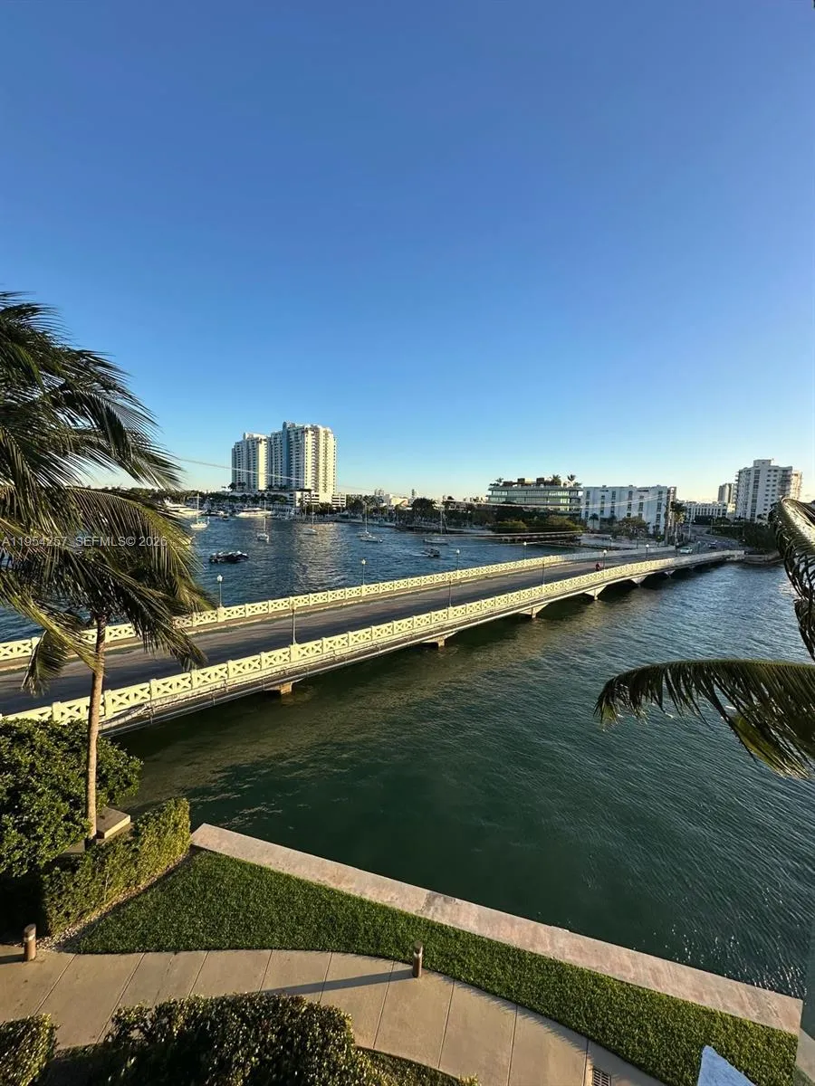 10 VENETIAN WAY # 404, Miami Beach FL 33139