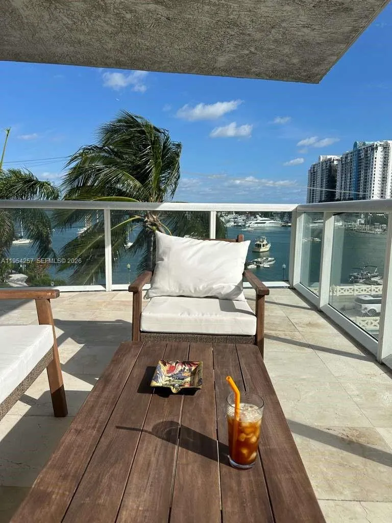 10 VENETIAN WAY # 404, Miami Beach FL 33139
